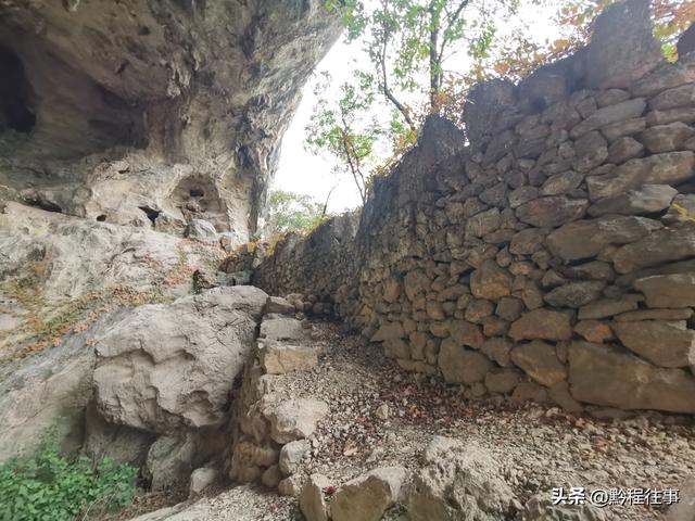 寻找一个最为艰难的躲匪洞，我难到达，土匪也难以到达