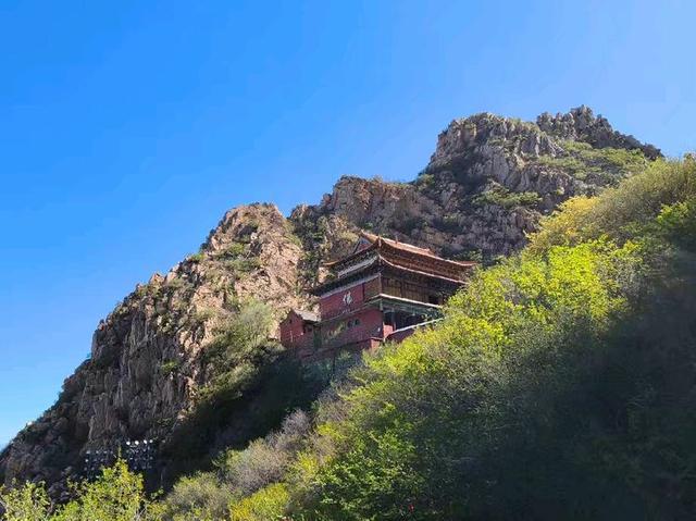 到河北张家口登鸡鸣山