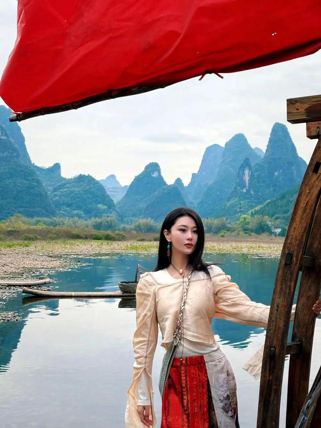 “军嫂”张馨予广西阳朔之旅，太漂亮了吧