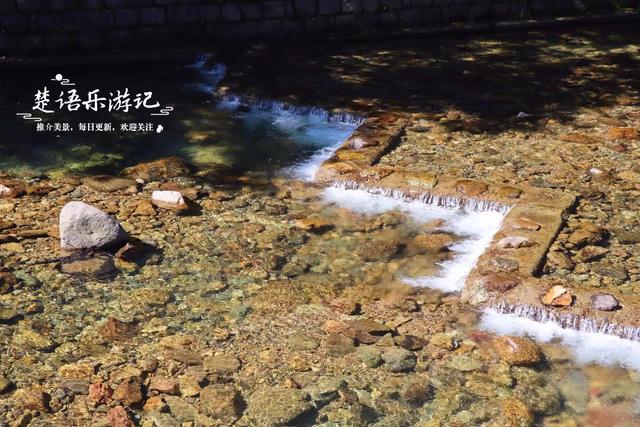 浙江宁波城西的峡谷古村，4公里长溪都是玩水胜地，适合溯溪探幽