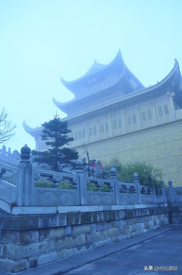 峨眉山金顶