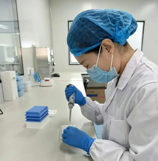 青海警方侦破一起长达16年命案积案：两名犯罪嫌疑人被缉拿归案，警方在高原上挖地40立方米找到部分遗骸