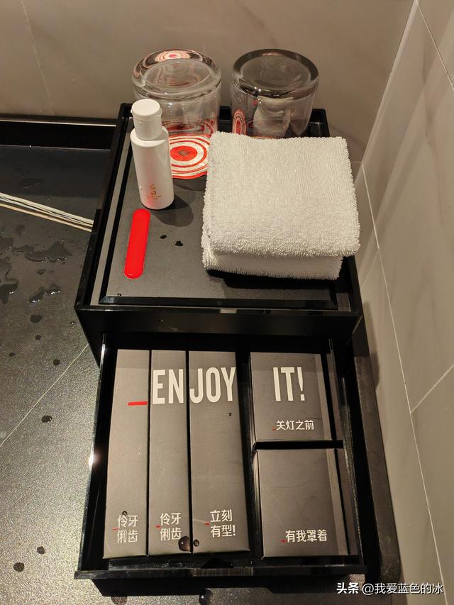 在广州入住这家酒店寻找“RED”，想起了大家来找茬游戏