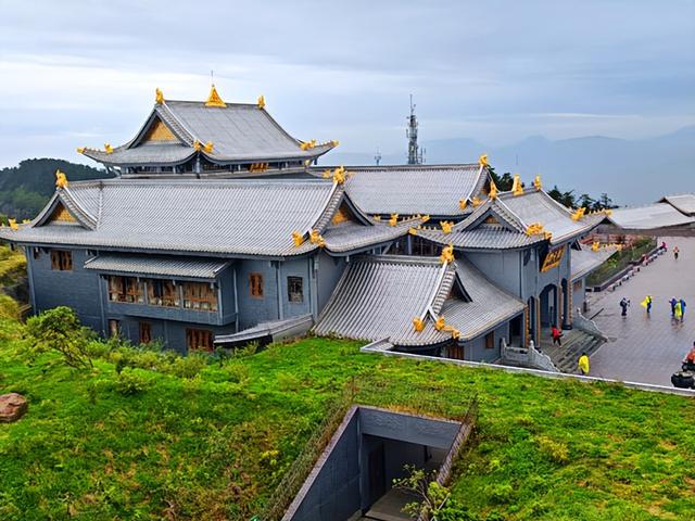 四川旅游：三到两佛山曲折纪行（图）