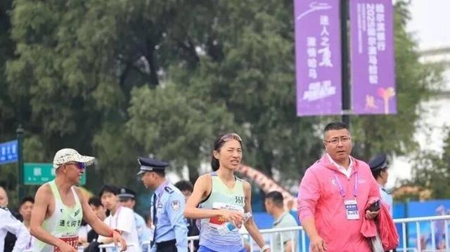 医院处分不在乎？张水华笑着官宣参加元旦全马，这次至少调休一周