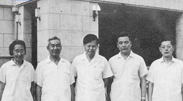 翁帆也没想到，丈夫杨振宁去世后，竟因生前一个特殊举动口碑暴涨