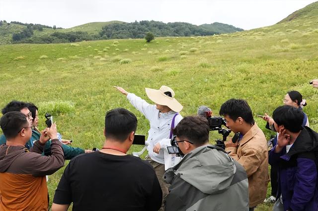时兴大地艺术 2025“旷野赤峰·龙腾草原”开幕