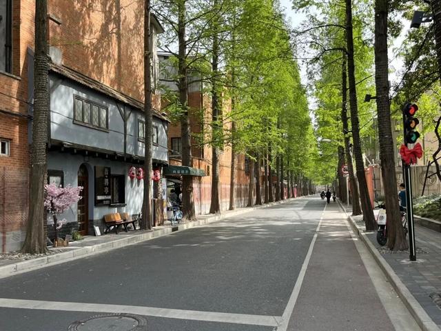 叮！你有一份上海秋日漫步地图待解锁→