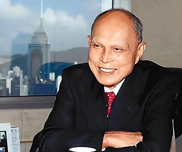 郭晶晶也没想到，79岁公公霍震霆再破天花板，让整个豪门圈沉默了