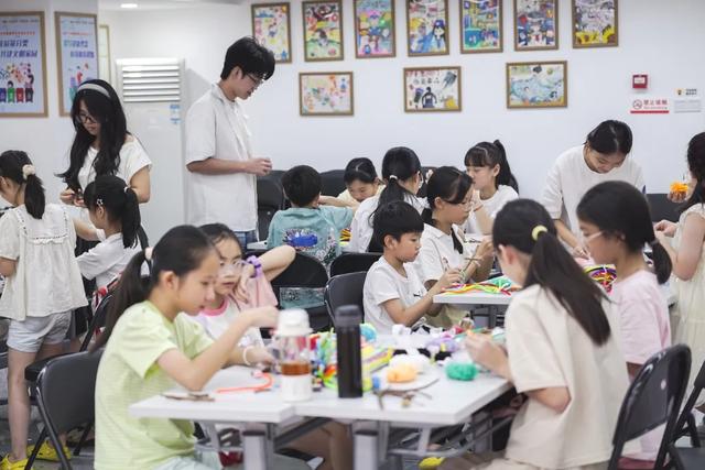 青春助力“百千万工程” ｜广州城市理工学院“璀璨之星”实践团:当非遗遇上AI，传统与科技的美学对话