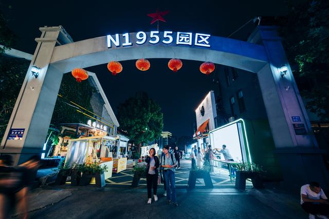 桨声灯影古运河，千年驿道焕新颜：夜泊南长记