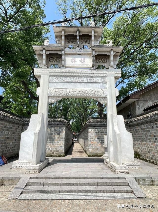 安徽省安庆市桐城市文昌街道，六尺巷故事的发生地