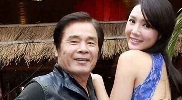 “6个老婆”一屋同住，每人每月7万零花钱，71岁又娶第七房小娇妻