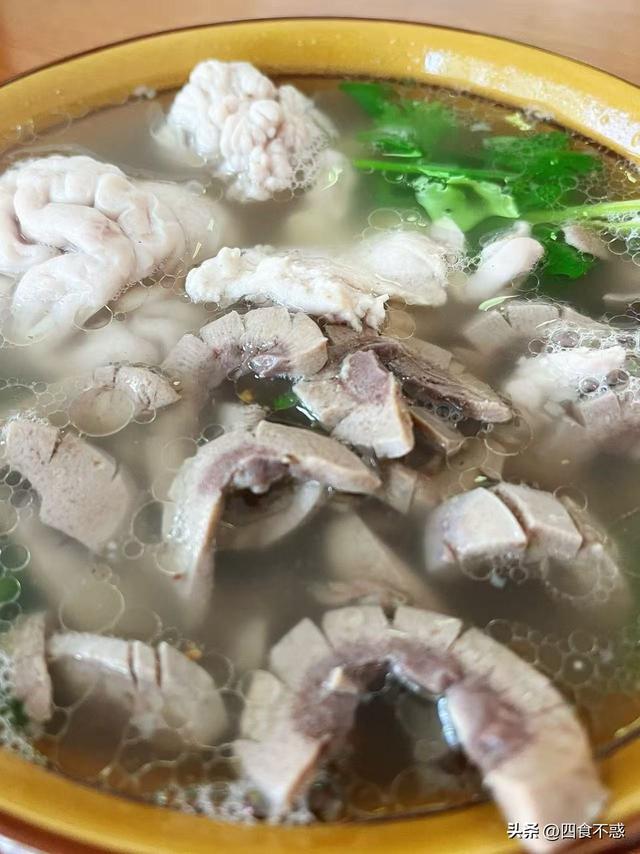 低调的昭通快藏不住了，其貌不扬的美食竟然这么好吃！