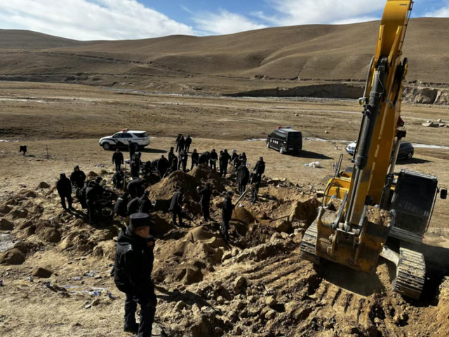 青海警方侦破一起长达16年命案积案：两名犯罪嫌疑人被缉拿归案，警方在高原上挖地40立方米找到部分遗骸