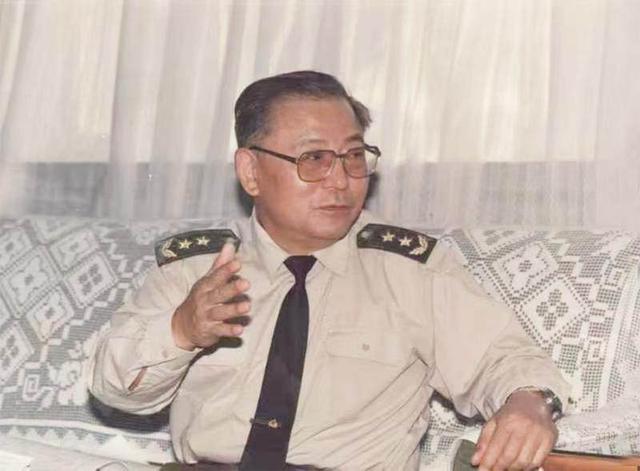 1950年李伦获得一等军功，无人知道他是李克农的儿子，后来如何了