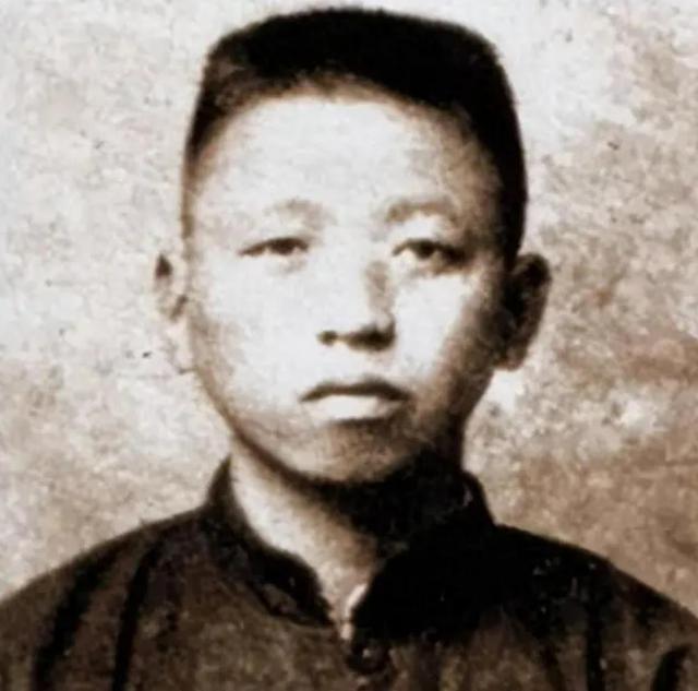 他一生从不吃肉，战友和搭档成了元帅、大将，连警卫员都是上将