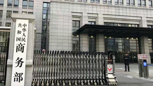 特朗普没猜到，中方竟突然行动，对美连发两道制裁，打中美军核心