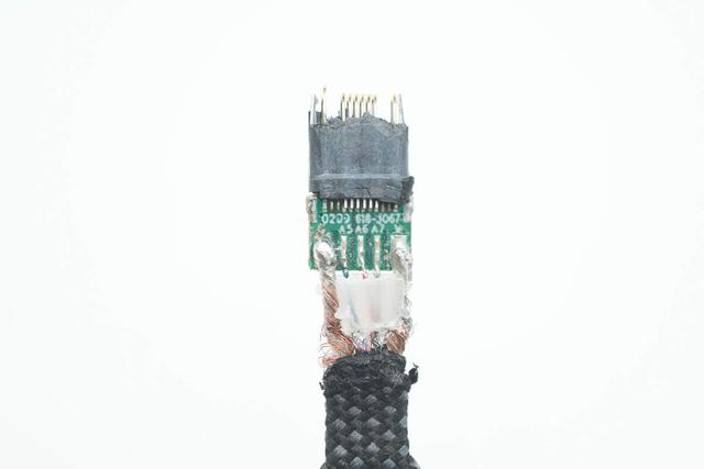 伸缩线+线盒设计，不缠绕更便携，thinkplus 240W轻锋数据线拆解