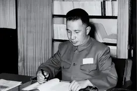 78年谭震林受粟裕之托，去徐州纪念淮海战役，当众怒斥：真不负责图片