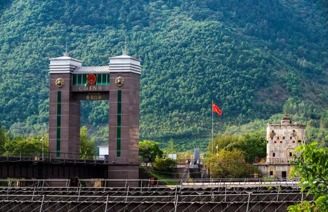 G331吉林段“变形”记——一条边疆公路的“多维进化”