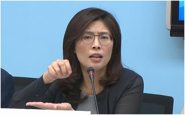 国民党改选，郑丽文暂排第一，不料郑丽文却说：我目标是不统不独