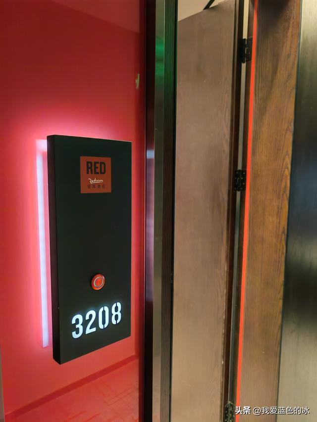 在广州入住这家酒店寻找“RED”，想起了大家来找茬游戏
