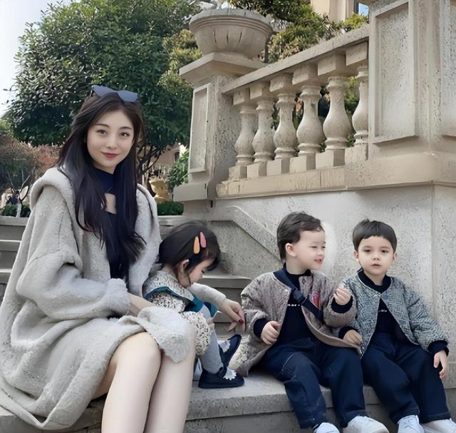 山东美女50万购英国男精子生下三胞胎，七年过去了，她的现状如何