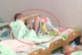 幼儿园午休“男女混睡”，老师拍照发群，家长们坐不住了图片