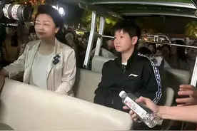 孙颖莎游览正定古城，河北文旅赢麻了，网友：让让，莎局指导工作图片