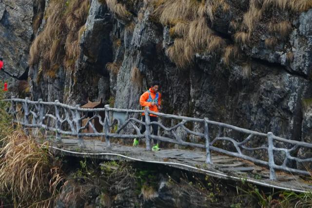 溆浦之约：登山赛为匙，开启丹霞、梯田、古村的诗意之旅