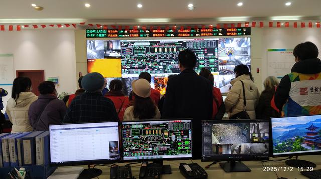 跟着垃圾来旅行——参观垃圾处理厂。