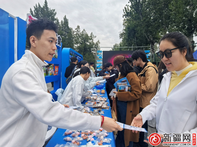 青春遇见丝路雪丨“疆潮来袭·Young力全开”新疆文旅市集嗨翻北京校园！