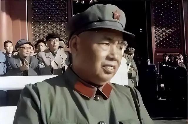 许世友下葬后，王震用拐杖指着参加葬礼的老将们：可千万不能学他