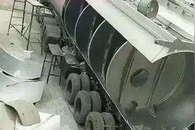 打死也想不到，油罐车内部结构这样，“清洗干净”那不是鬼话吗？图片