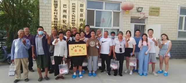 又有百万级网红翻车，和女友架空股东，给自己亲戚开8万月薪