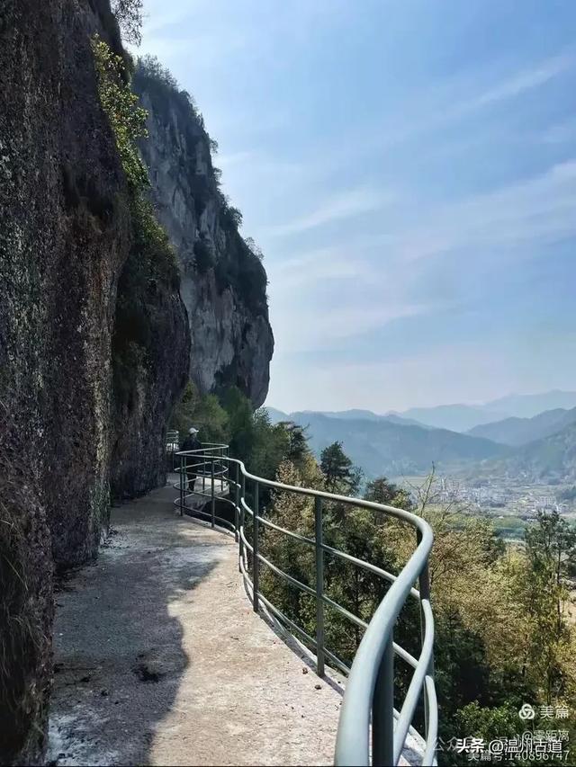 藏于浙江5A景区内有一处“十里铁甲龙”，洞穴众多形态奇特