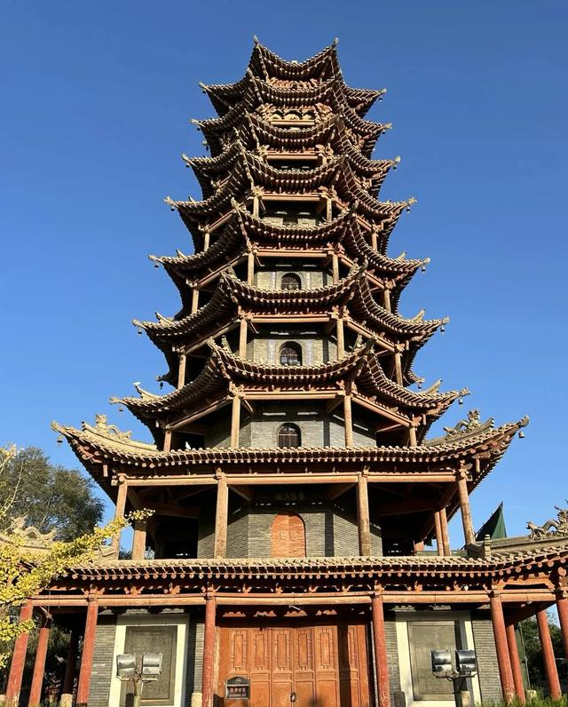 北京没想到	，兰州也没想到，如今甘肃张掖，成了西北遛弯的好去处