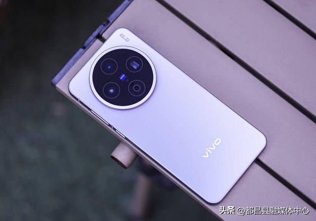 vivo优质高端机，天玑9400+6200mAh+100倍变焦，如今跌至3599元起