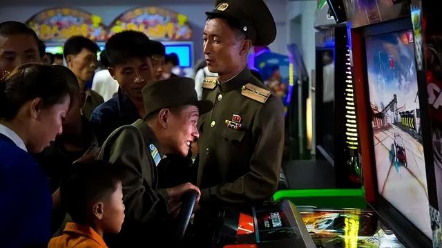 朝鲜网吧开业人满为患，都能玩什么游戏？打使命召唤？