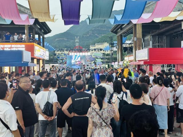 乡宁全民K歌村晚夜游经济点燃暑期文旅新引擎