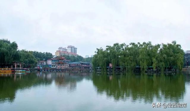 雨润临洮，秋光满故城