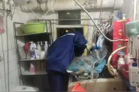 大雨天家中积水，北京丰台消防排忧解难图片