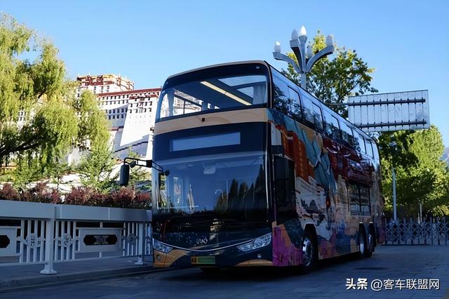 拉萨惊现“会移动的餐厅”！安凯这辆双层巴士正式发车