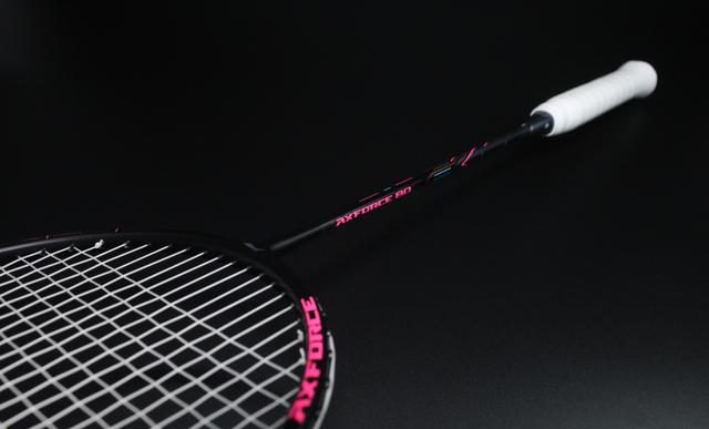 2025 年十大羽毛球拍深度评测	，最后一款性价比逆天