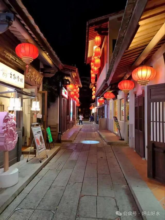 行香子·游后港古街 // 绘毓