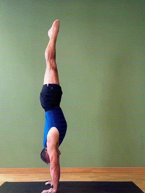 “倒立”是最高级的保养	，4步教你学会手倒立，让你年轻10岁！