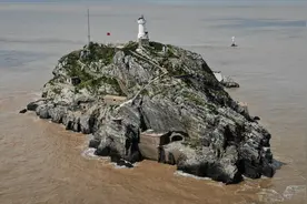 江苏夫妻守护黄海孤岛32年，无电无淡水年薪5000，晚上靠喝酒壮胆图片