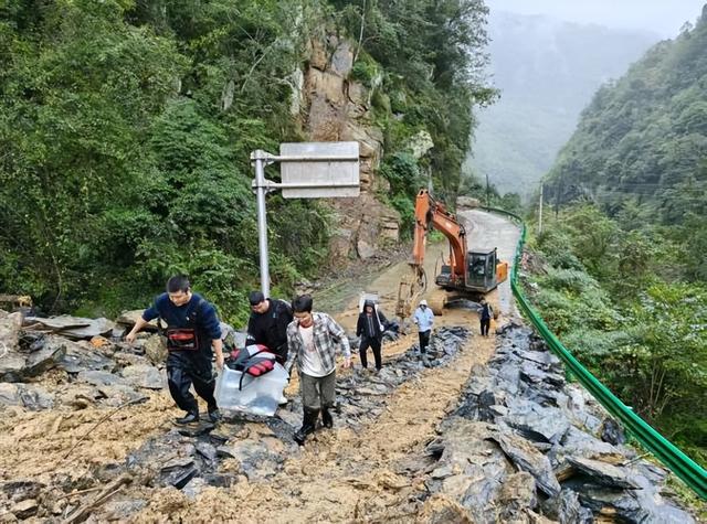 秋雨砺初心 碧水鉴丹心——宝鸡市环境监测中心站圆满完成国家地表水生态监测采样任务