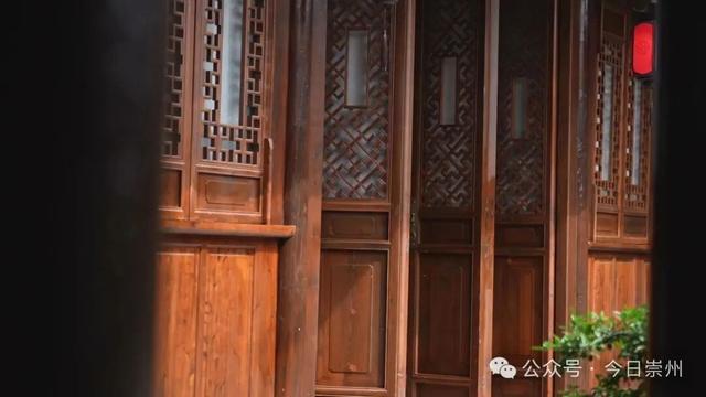 来正东街，尝枇杷茶煮的五花肉......